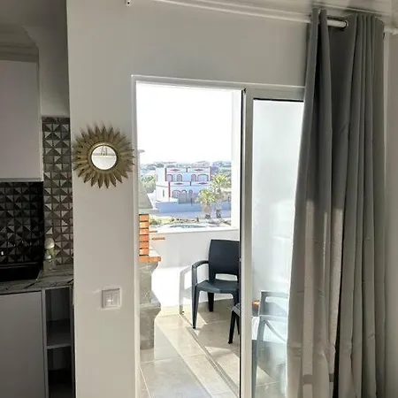 Apartment New Flat Surround By Beaches.