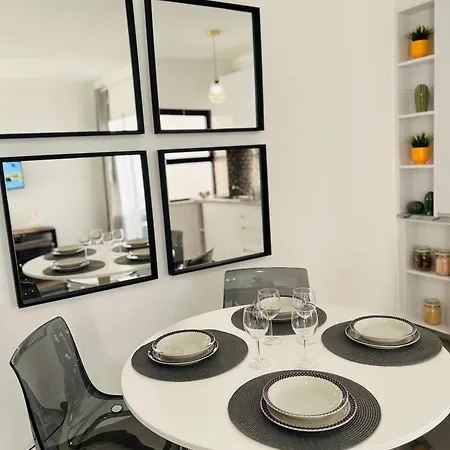 New Flat Surround By Beaches. アパート