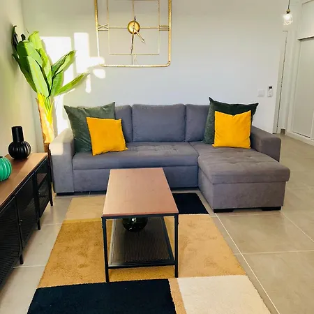 New Flat Surround By Beaches. アパート サグレス